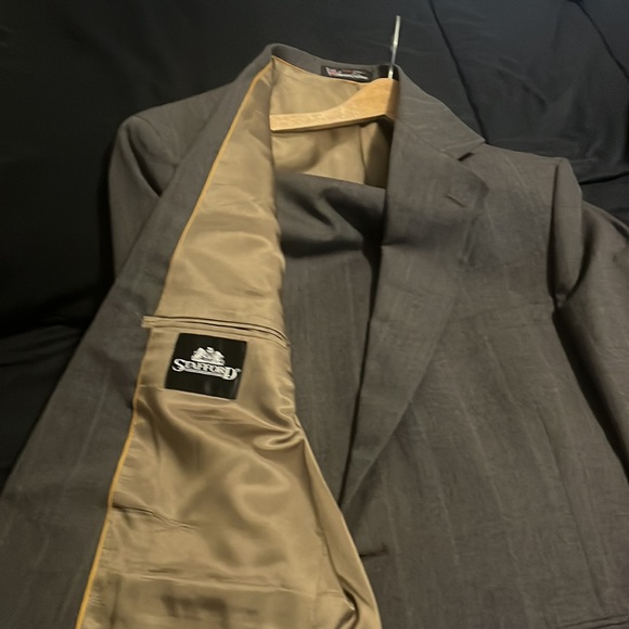 Suit - Picture 2 of 5